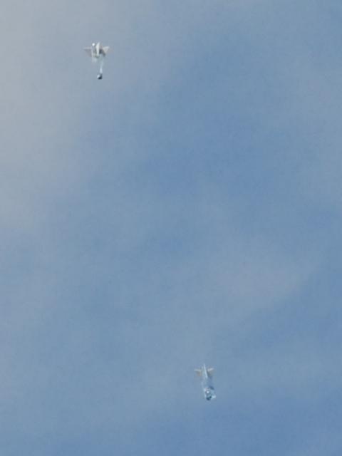Last picture of the falling bombs. B-2b now has a significant lead. It did that every time.
